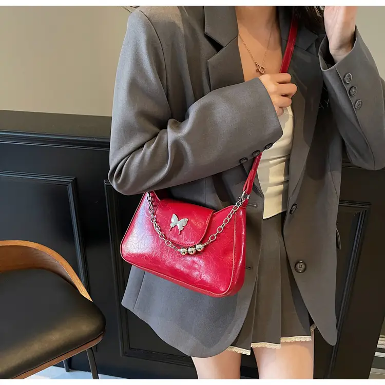 White Chain Crossbody Bag for Women Spring Summer 2025 — feature 26
