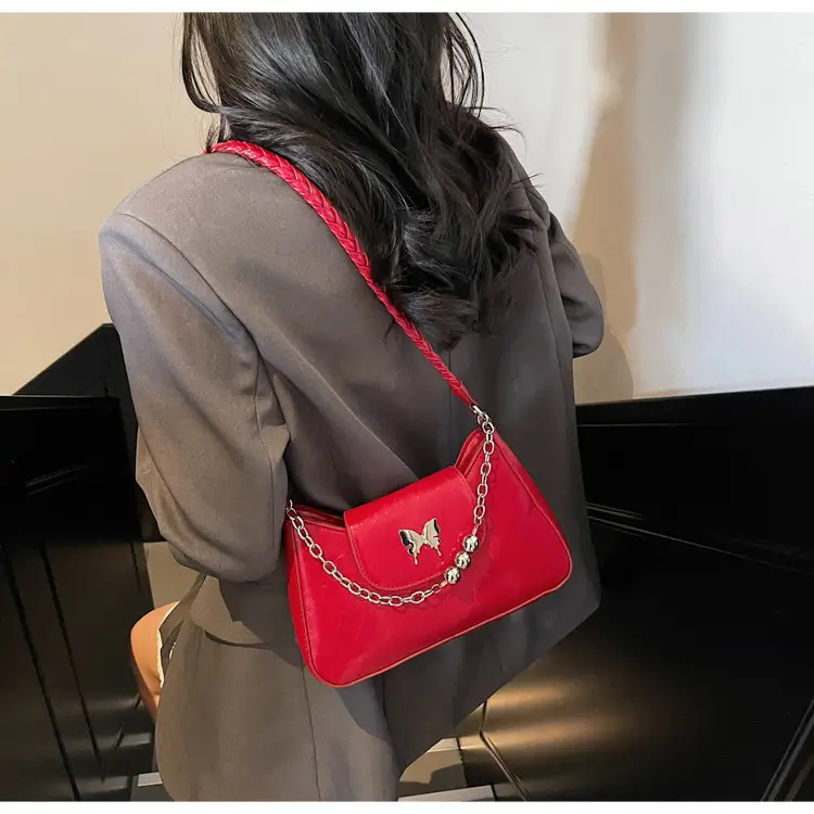 White Chain Crossbody Bag for Women Spring Summer 2025 — feature 27