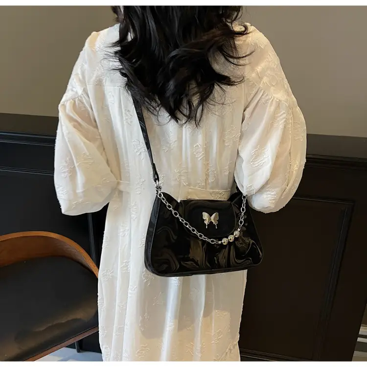White Chain Crossbody Bag for Women Spring Summer 2025 — feature 29