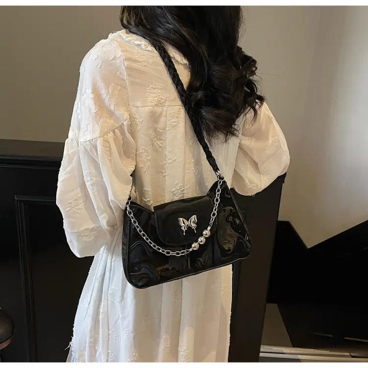 White Chain Crossbody Bag for Women Spring Summer 2025 — feature 30