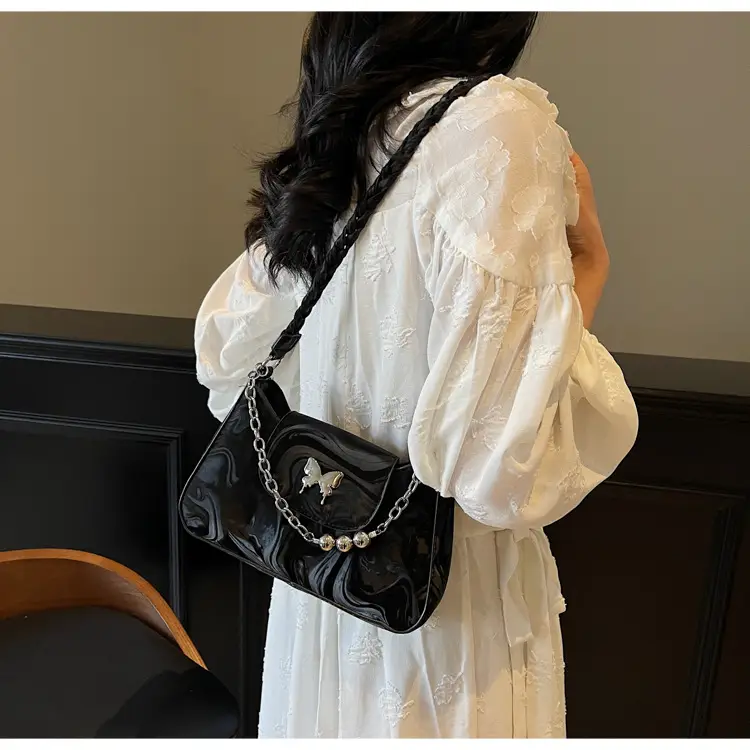 White Chain Crossbody Bag for Women Spring Summer 2025 — feature 31