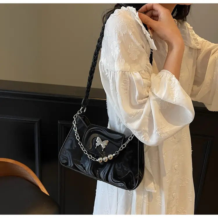 White Chain Crossbody Bag for Women Spring Summer 2025 — feature 32