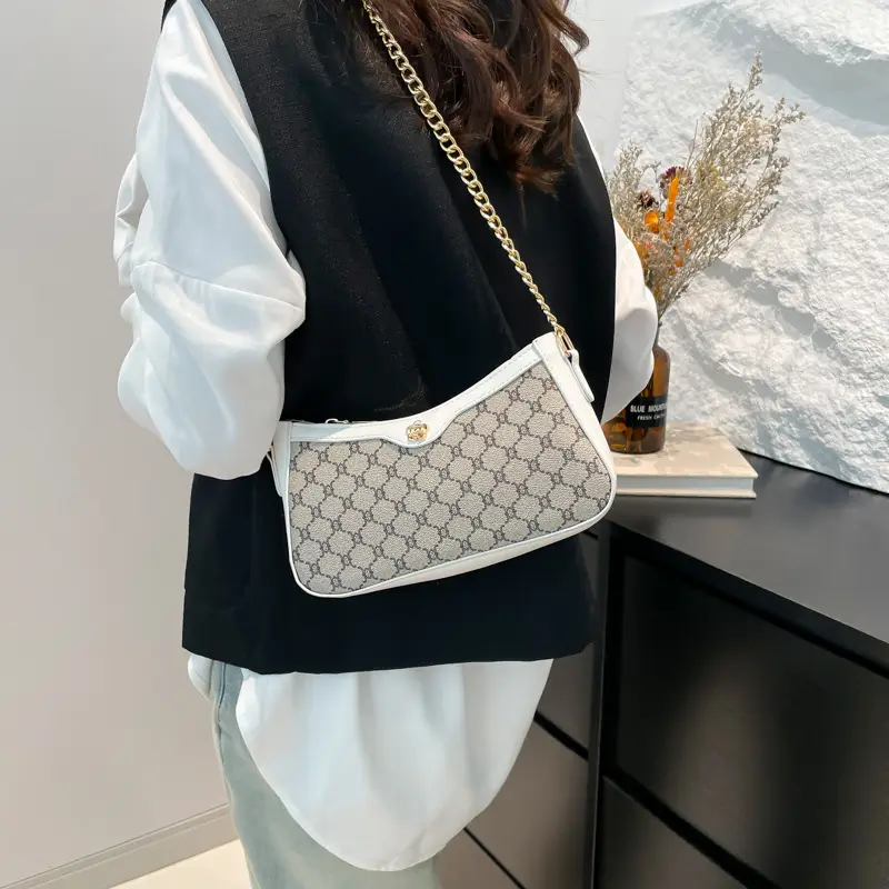 Vintage French Style Shoulder Bag with Gold Chain - Image 8