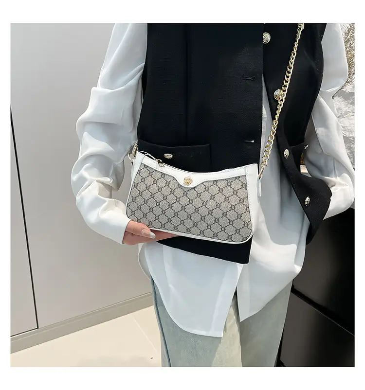 Vintage French Style Shoulder Bag with Gold Chain — feature 10