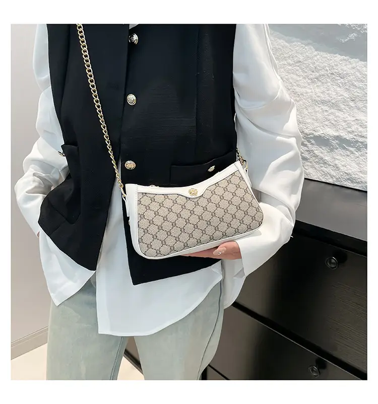 Vintage French Style Shoulder Bag with Gold Chain — feature 12