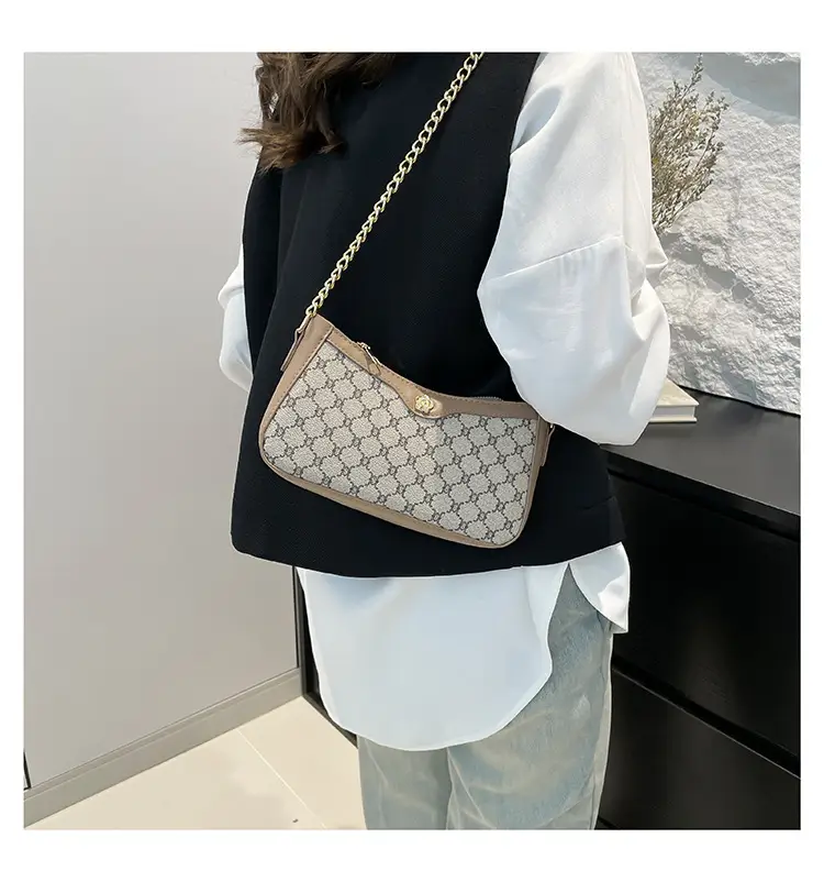 Vintage French Style Shoulder Bag with Gold Chain — feature 15