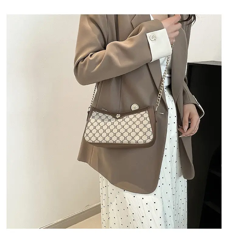 Vintage French Style Shoulder Bag with Gold Chain — feature 16
