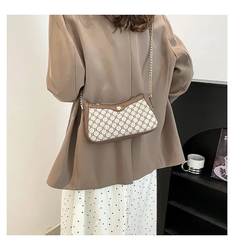 Vintage French Style Shoulder Bag with Gold Chain — feature 17