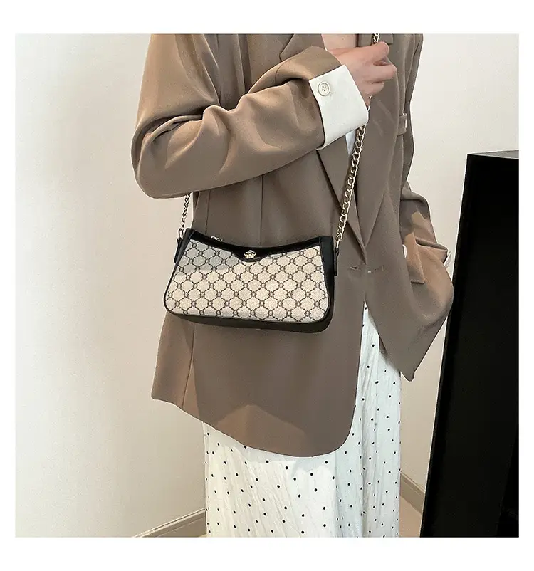 Vintage French Style Shoulder Bag with Gold Chain — feature 19