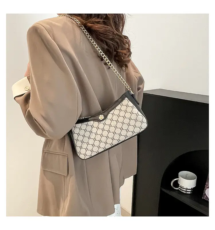 Vintage French Style Shoulder Bag with Gold Chain — feature 21
