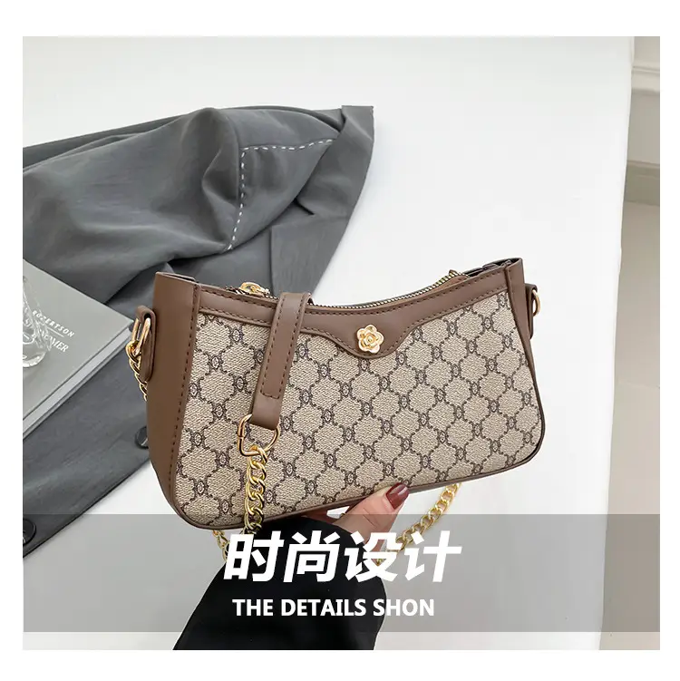 Vintage French Style Shoulder Bag with Gold Chain — feature 3