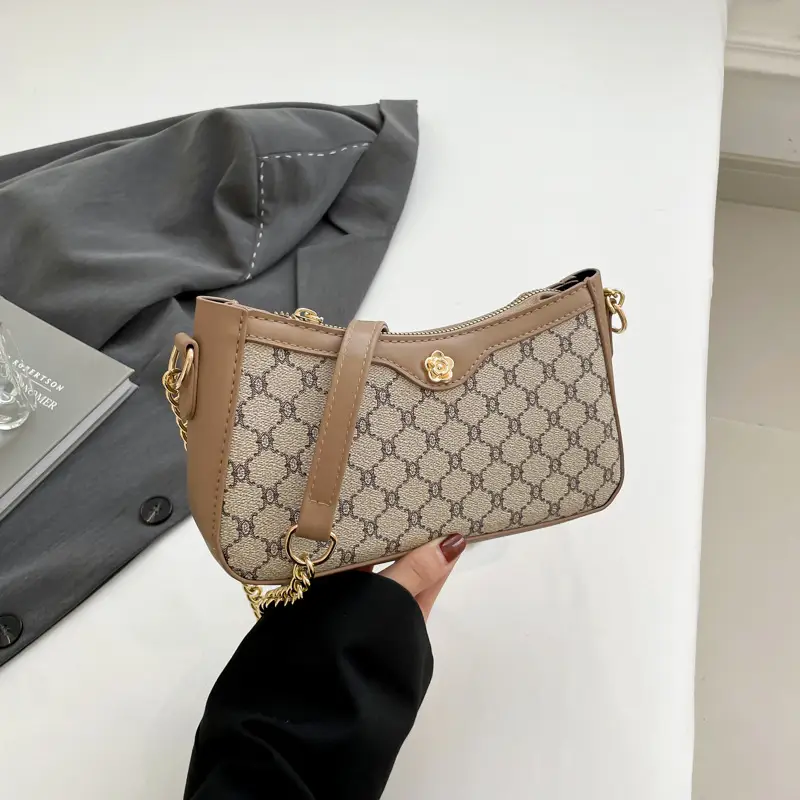 Vintage French Style Shoulder Bag with Gold Chain - Image 4
