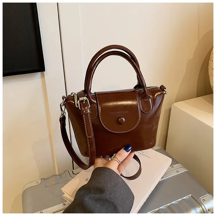 Women's Cream Korean Retro Shoulder Bag 2025 — feature 16