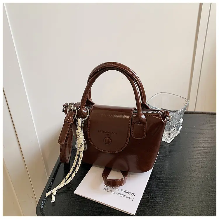 Women's Cream Korean Retro Shoulder Bag 2025 — feature 17