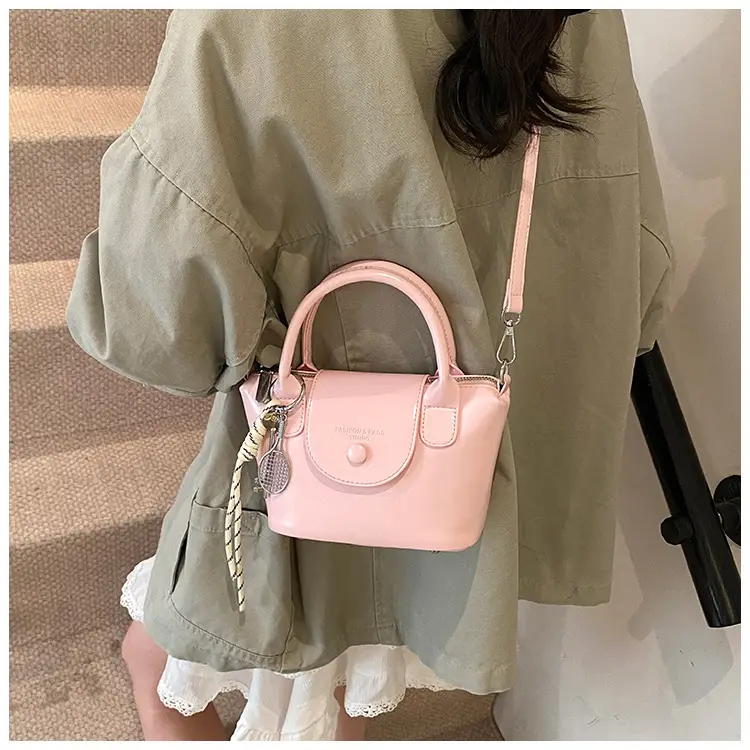 Women's Cream Korean Retro Shoulder Bag 2025 — feature 27