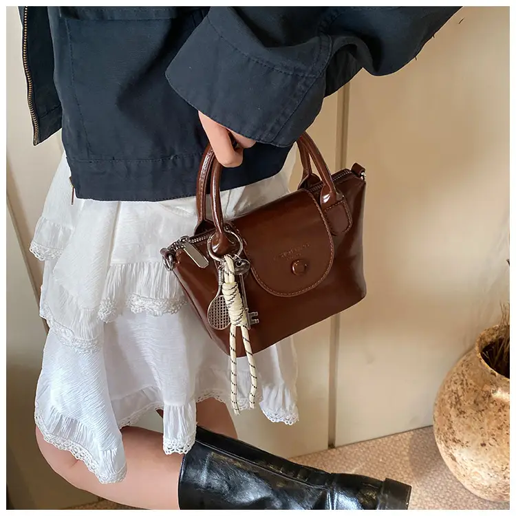 Women's Cream Korean Retro Shoulder Bag 2025 — feature 28