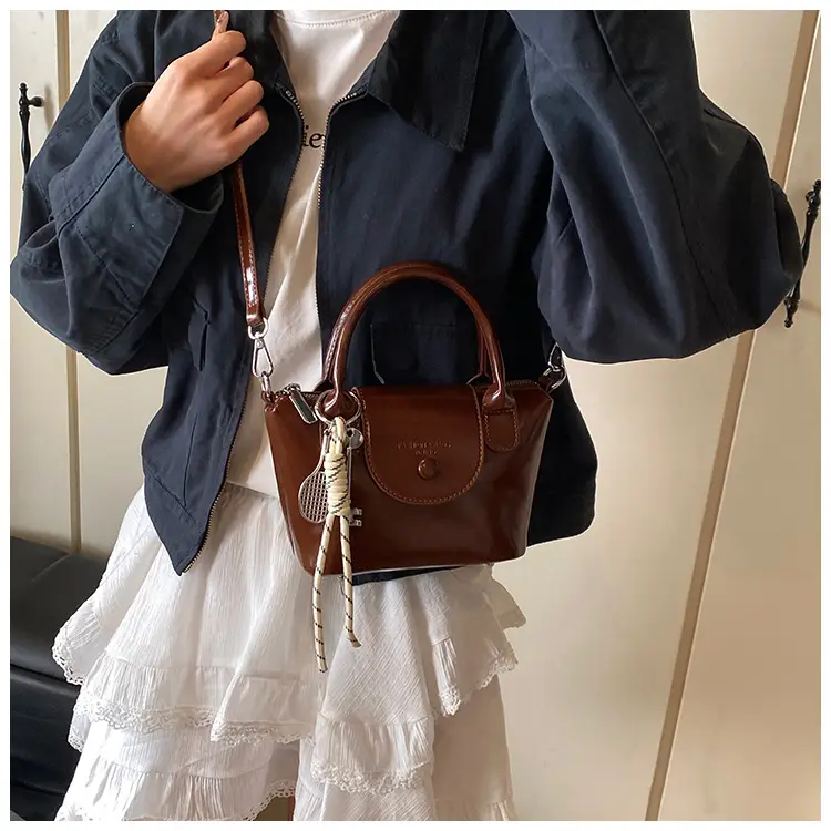 Women's Cream Korean Retro Shoulder Bag 2025 — feature 29