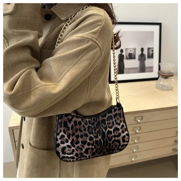 Western Leopard Print Commuter Bag Women's 2025 New Fashion European and American Women's Bag Niche Design Simple Shoulder Underarm Bag luggage and leather goods — feature 20