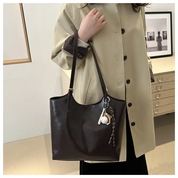 Vintage Black Leather Tote Bag for Women Large Capacity — feature 16