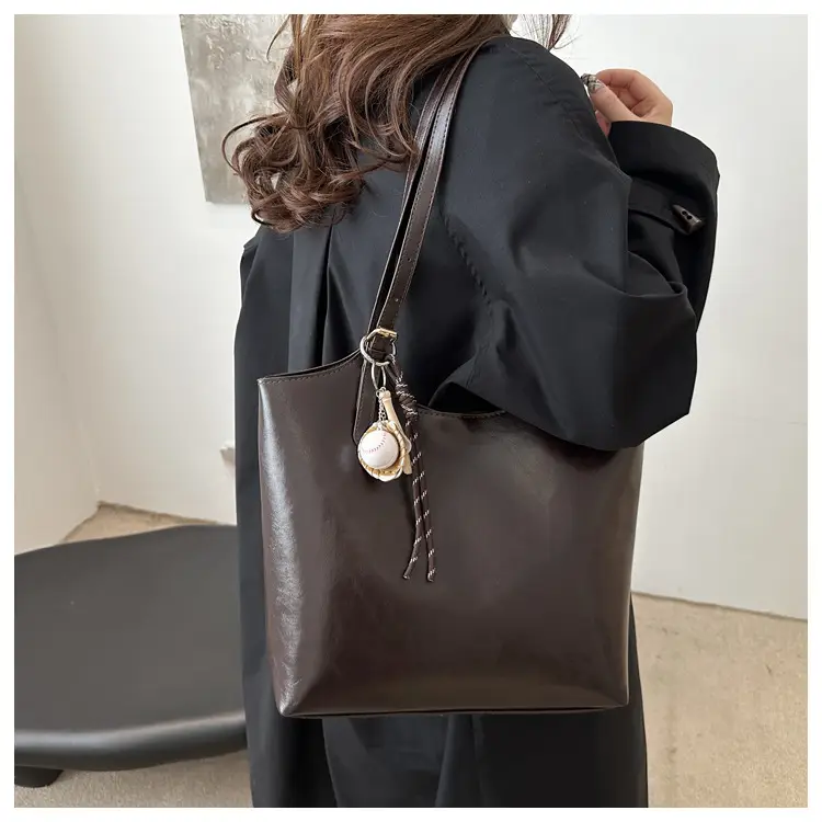 Vintage Black Leather Tote Bag for Women Large Capacity — feature 8
