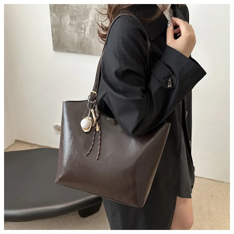 Vintage Black Leather Tote Bag for Women Large Capacity — feature 9