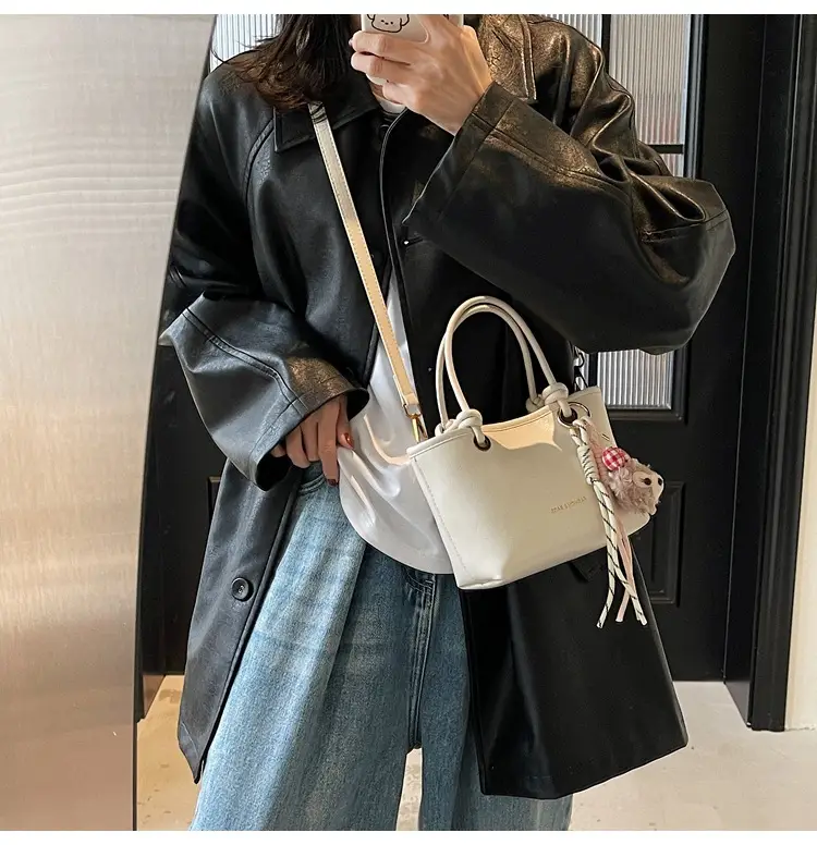 Vintage Women's Pink Shoulder Bag with Crossbody Handle — feature 11