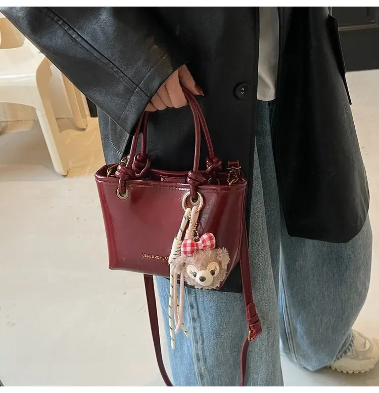 Vintage Women's Pink Shoulder Bag with Crossbody Handle — feature 17