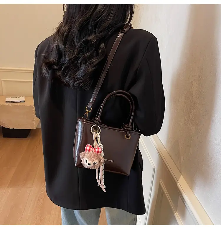 Vintage Women's Pink Shoulder Bag with Crossbody Handle — feature 19