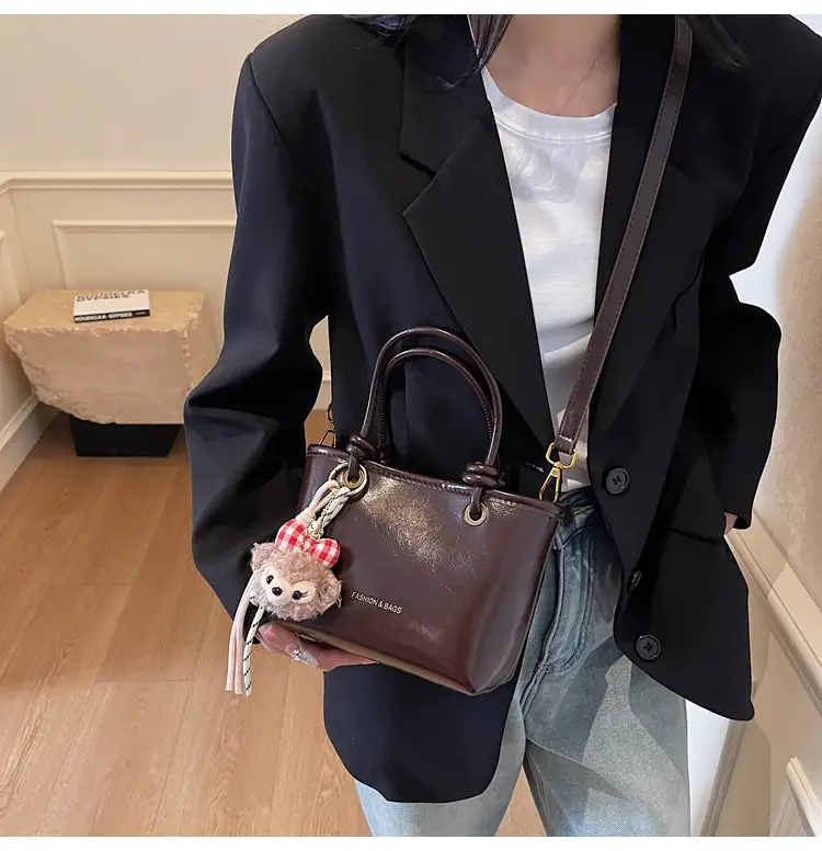 Vintage Women's Pink Shoulder Bag with Crossbody Handle — feature 20