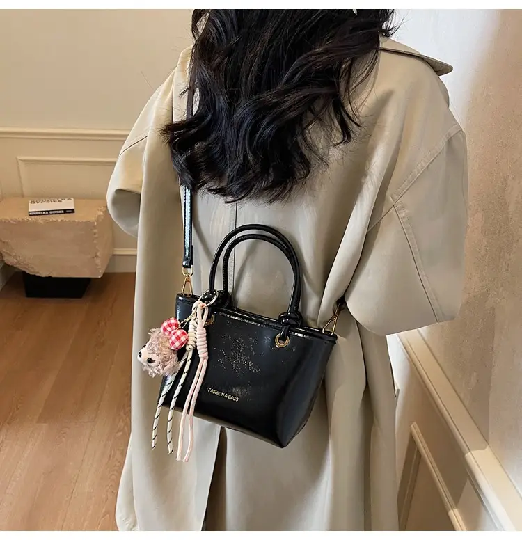 Vintage Women's Pink Shoulder Bag with Crossbody Handle — feature 22