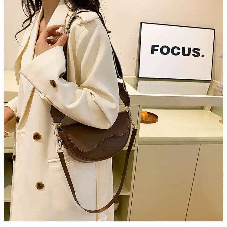 Women's New Leather Shoulder Bag Tan 2024 — feature 34