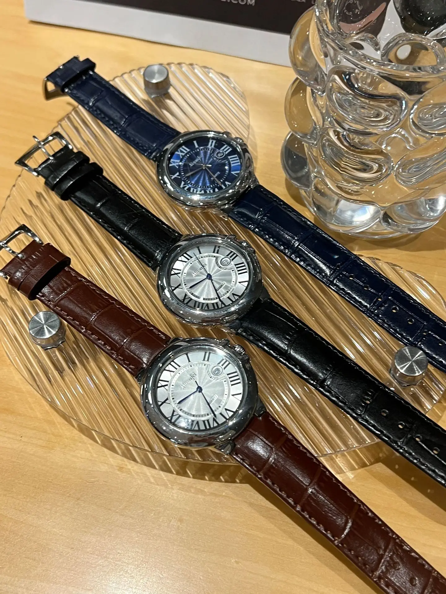 Korean Style Waterproof Calendar Watch for Men Women — feature 3