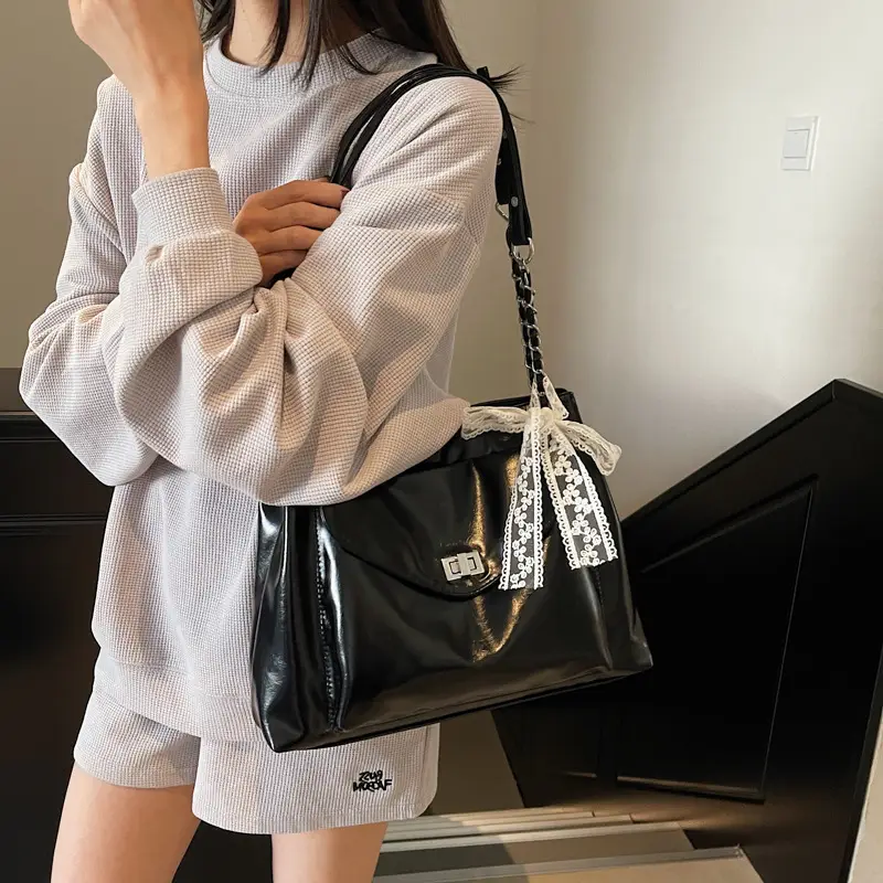 Women's Large Capacity Beige Chain Shoulder Bag 2025