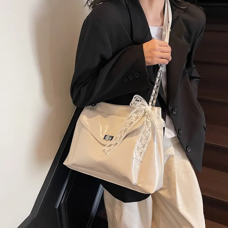 Women's Large Capacity Beige Chain Shoulder Bag 2025