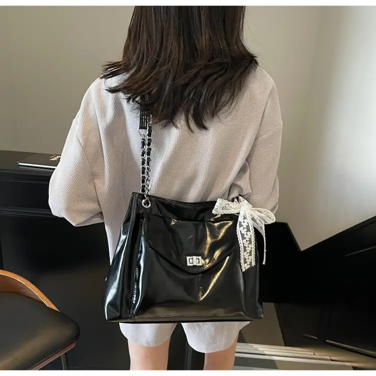 Women's Large Capacity Beige Chain Shoulder Bag 2025 — feature 20