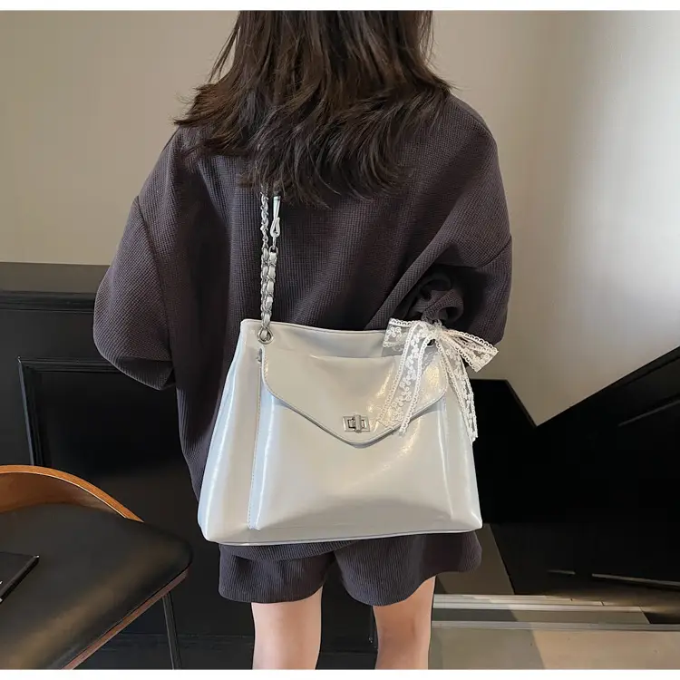 Women's Large Capacity Beige Chain Shoulder Bag 2025 — feature 29