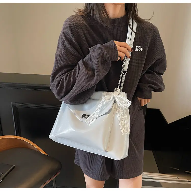 Women's Large Capacity Beige Chain Shoulder Bag 2025 — feature 31