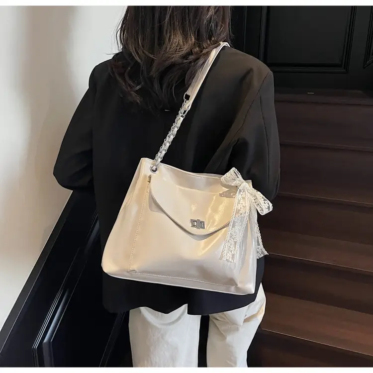 Women's Large Capacity Beige Chain Shoulder Bag 2025 — feature 37