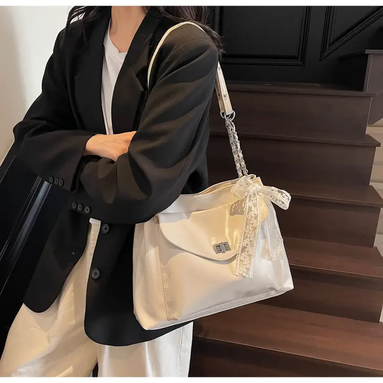 Women's Large Capacity Beige Chain Shoulder Bag 2025 — feature 40