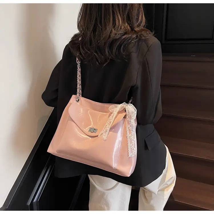 Women's Large Capacity Beige Chain Shoulder Bag 2025 — feature 42