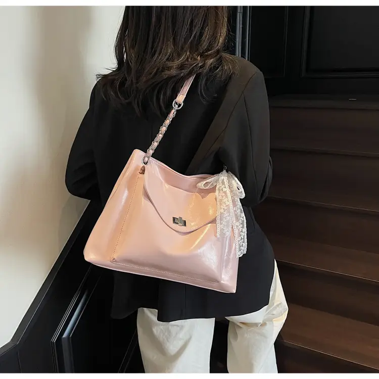 Women's Large Capacity Beige Chain Shoulder Bag 2025 — feature 45