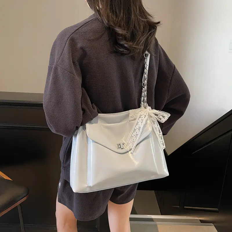 Women's Large Capacity Beige Chain Shoulder Bag 2025