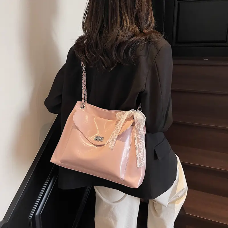 Women's Large Capacity Beige Chain Shoulder Bag 2025