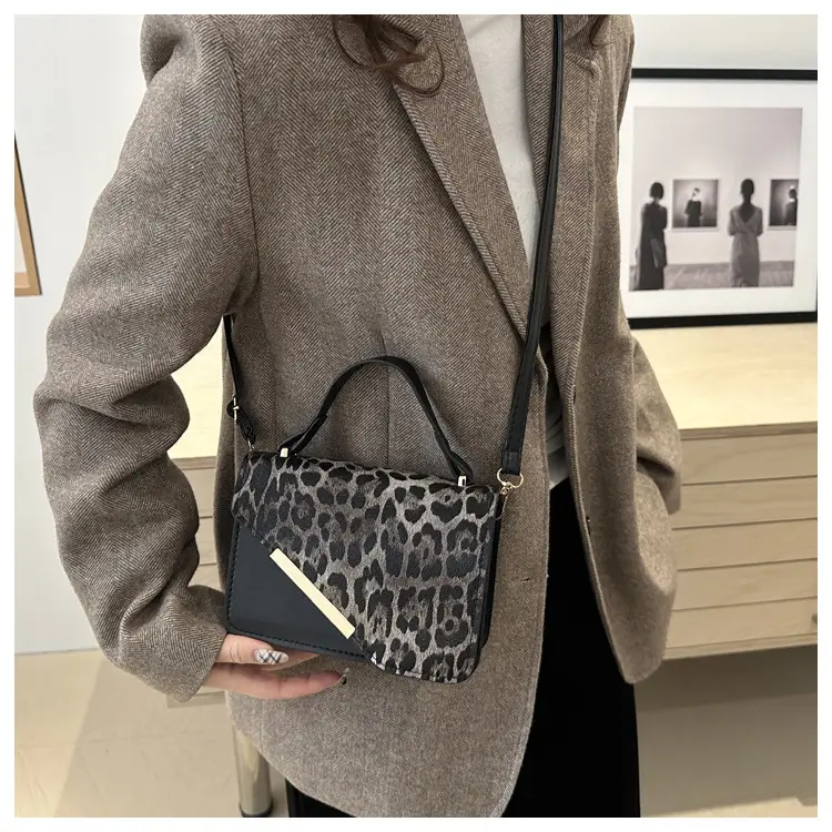 Leopard Print Shoulder Bag Red Leather 2025 — feature 10