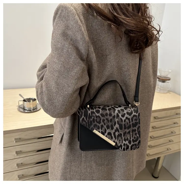 Leopard Print Shoulder Bag Red Leather 2025 — feature 8