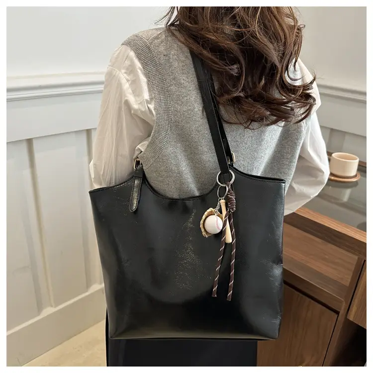 Vintage Black High-end Women's Tote Bag Large Capacity 2025 — feature 9