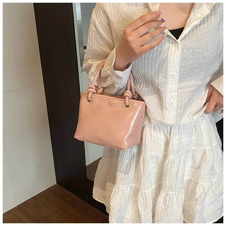 2025 Spring Retro Textured Handbags for Women — feature 14