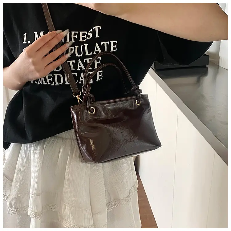 2025 Spring Retro Textured Handbags for Women — feature 7