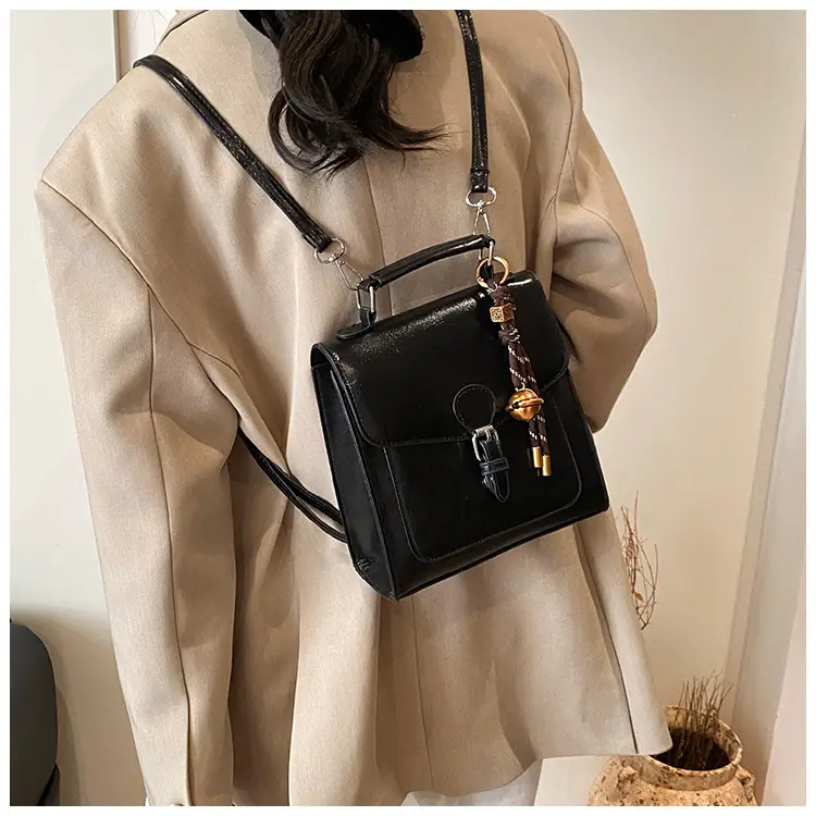 Western Style Oil Wax Leather Shoulder Bag 2025 New — feature 21