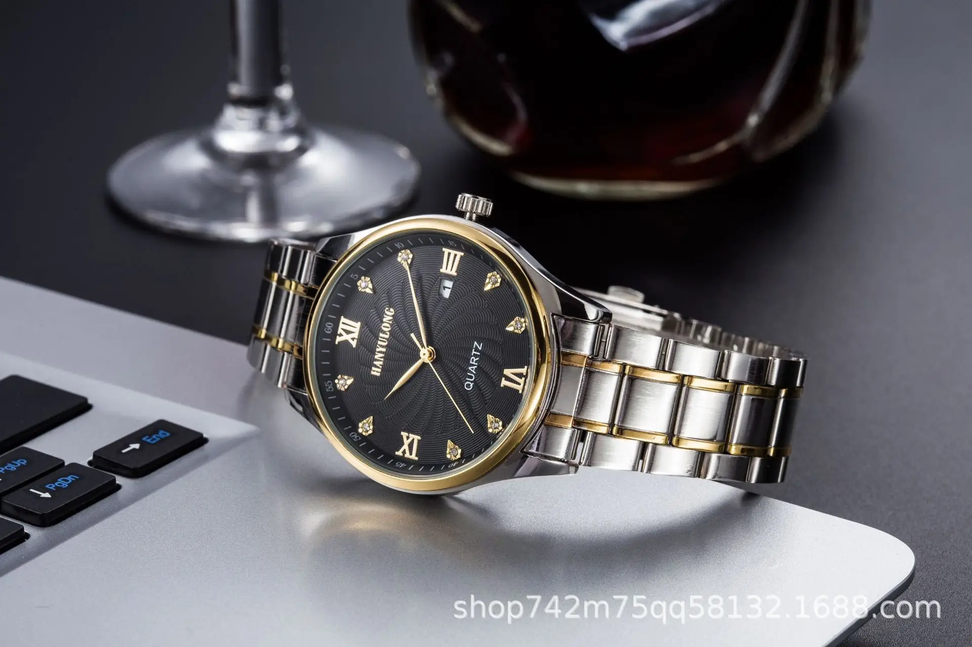 Men's Gold Roman Dial Steel Belt Watch — feature 6